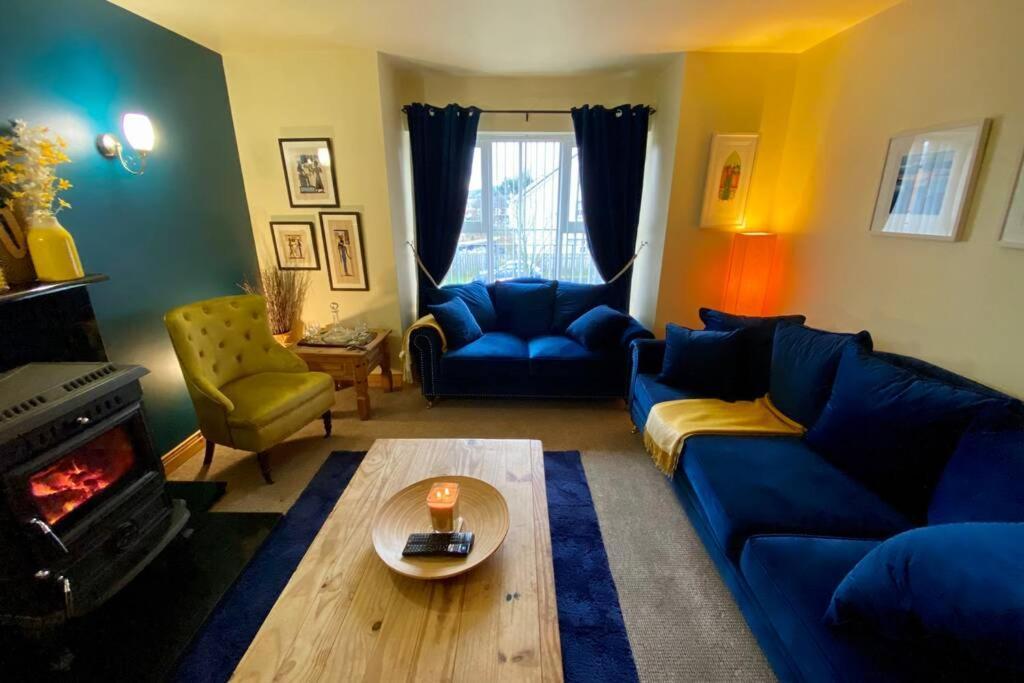 3 Bedroom House Located In Centre Of Carndonagh Buitenkant foto