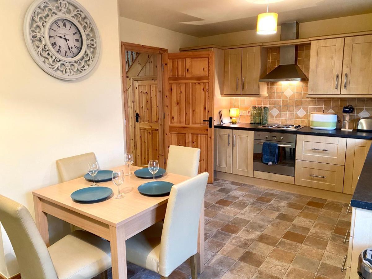 3 Bedroom House Located In Centre Of Carndonagh Buitenkant foto