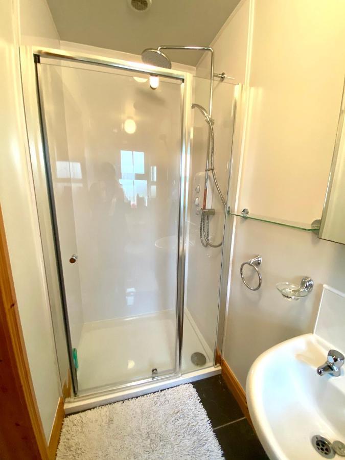 3 Bedroom House Located In Centre Of Carndonagh Buitenkant foto