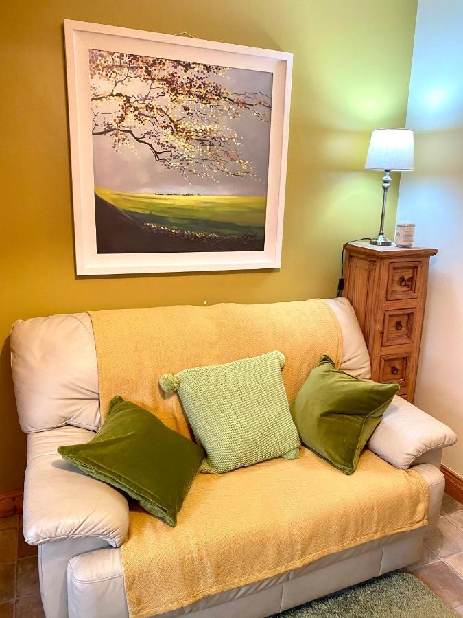 3 Bedroom House Located In Centre Of Carndonagh Buitenkant foto
