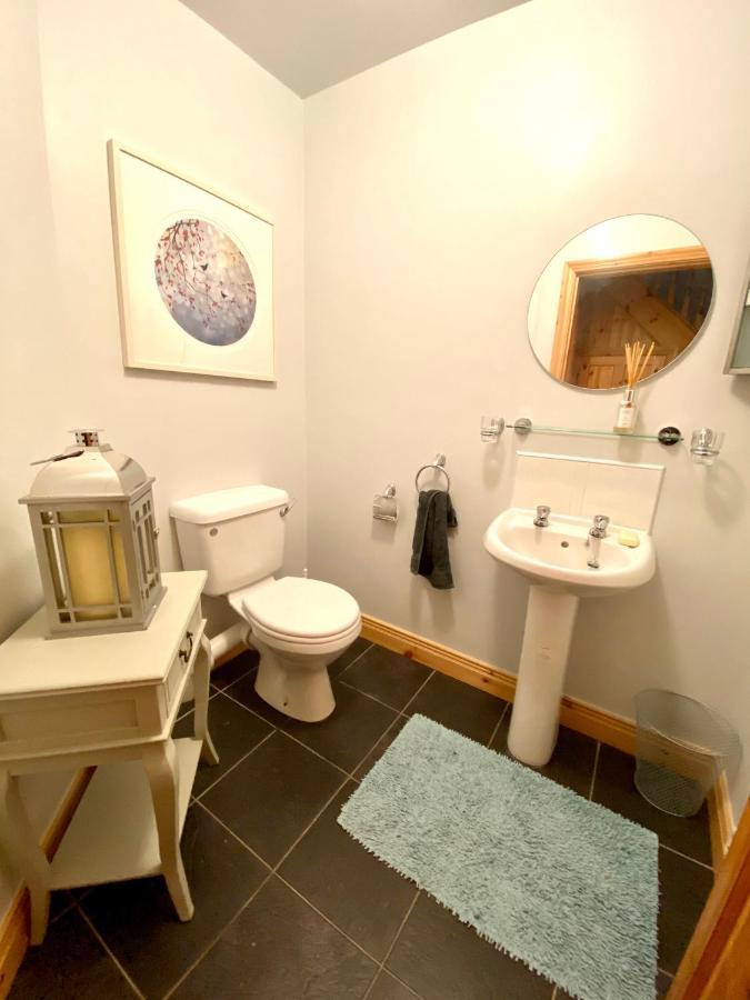 3 Bedroom House Located In Centre Of Carndonagh Buitenkant foto