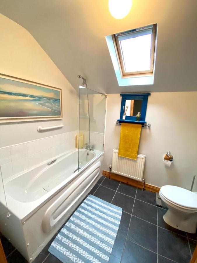 3 Bedroom House Located In Centre Of Carndonagh Buitenkant foto