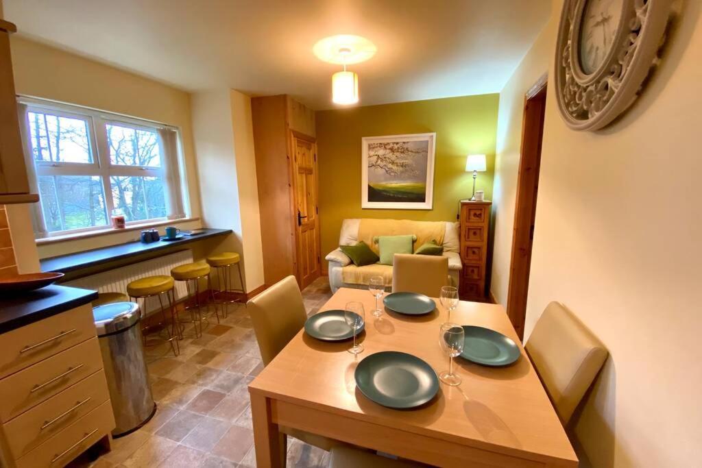 3 Bedroom House Located In Centre Of Carndonagh Buitenkant foto