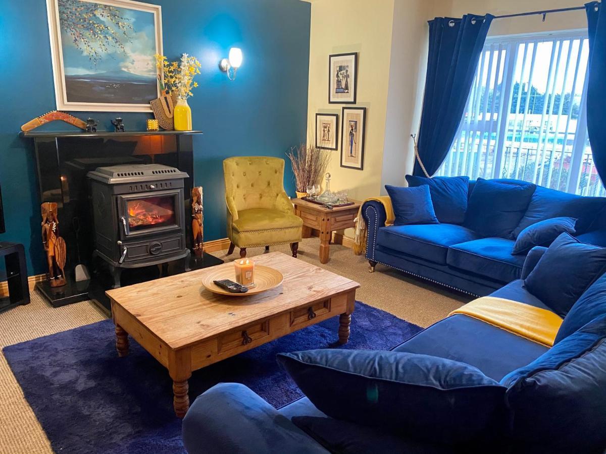 3 Bedroom House Located In Centre Of Carndonagh Buitenkant foto