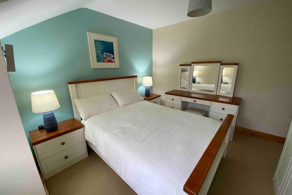 3 Bedroom House Located In Centre Of Carndonagh Buitenkant foto