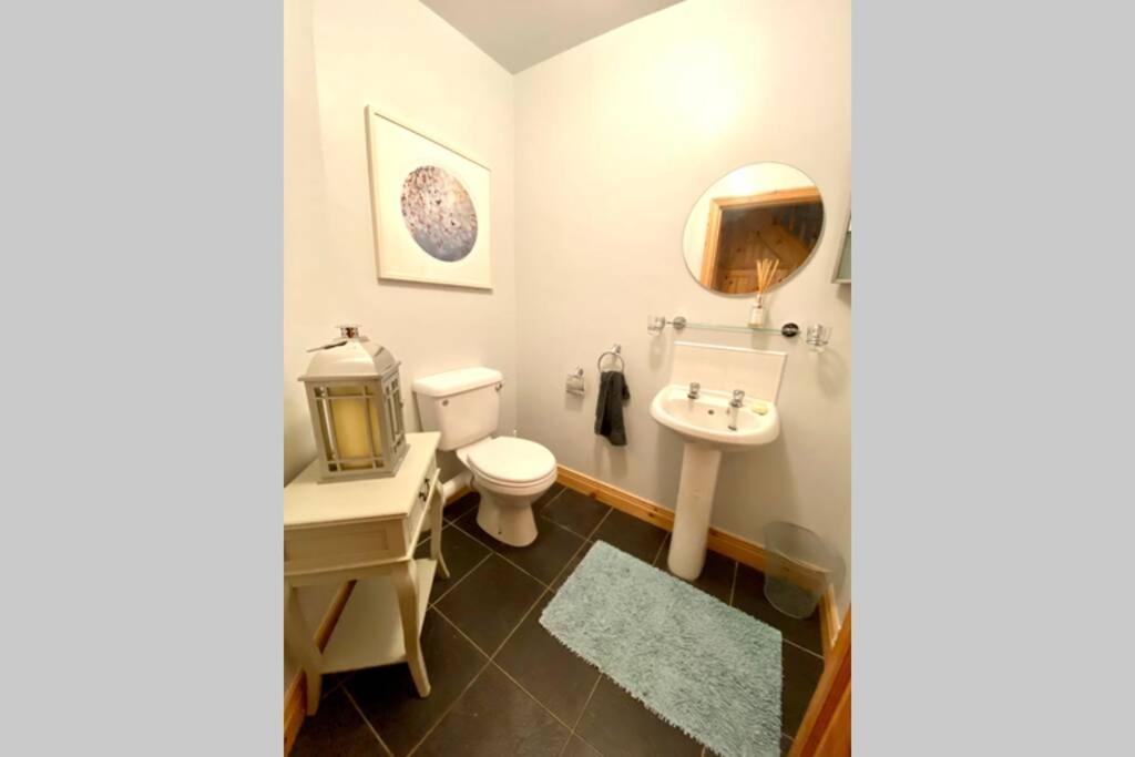 3 Bedroom House Located In Centre Of Carndonagh Buitenkant foto