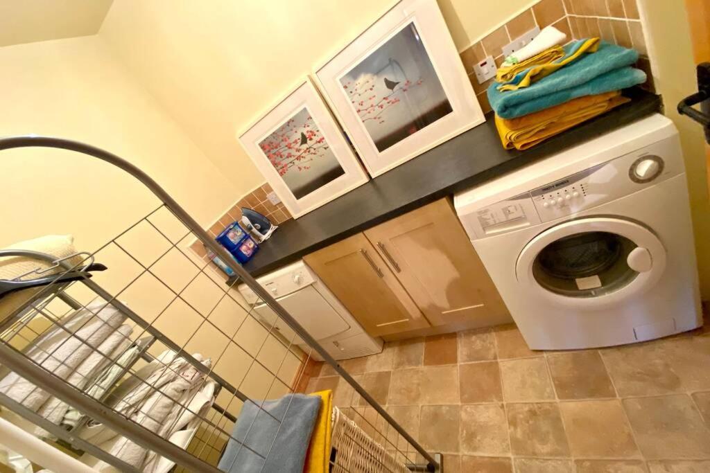 3 Bedroom House Located In Centre Of Carndonagh Buitenkant foto