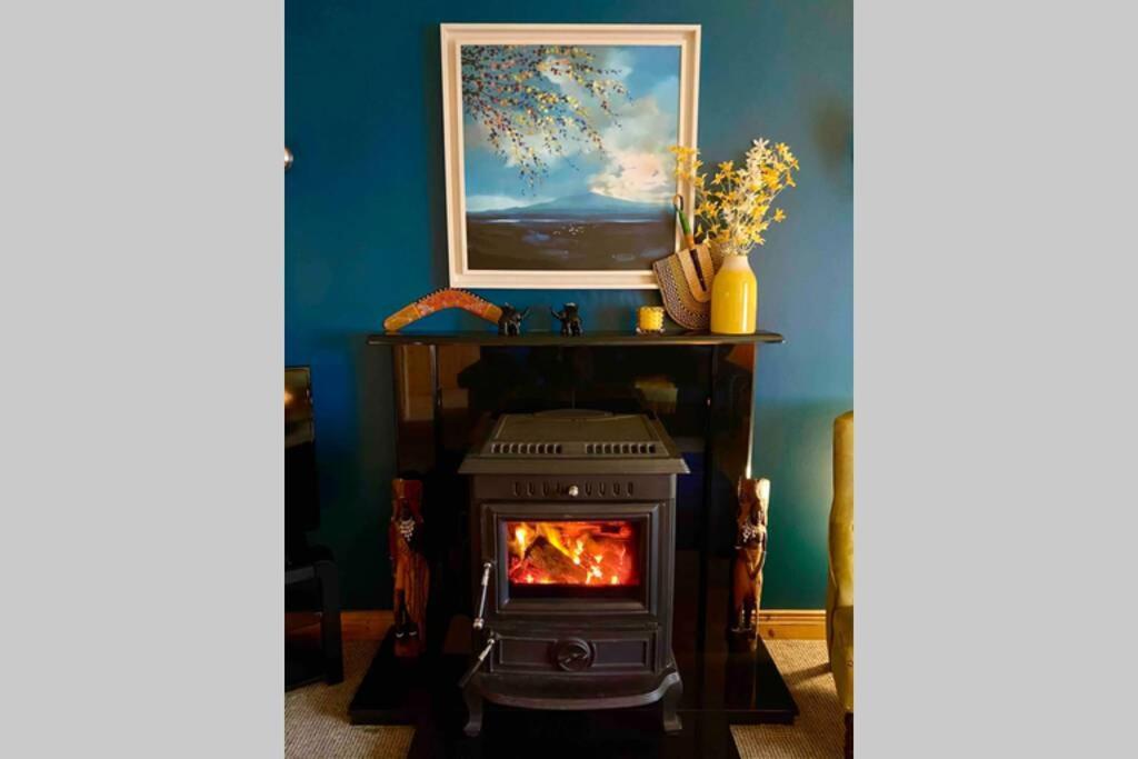 3 Bedroom House Located In Centre Of Carndonagh Buitenkant foto