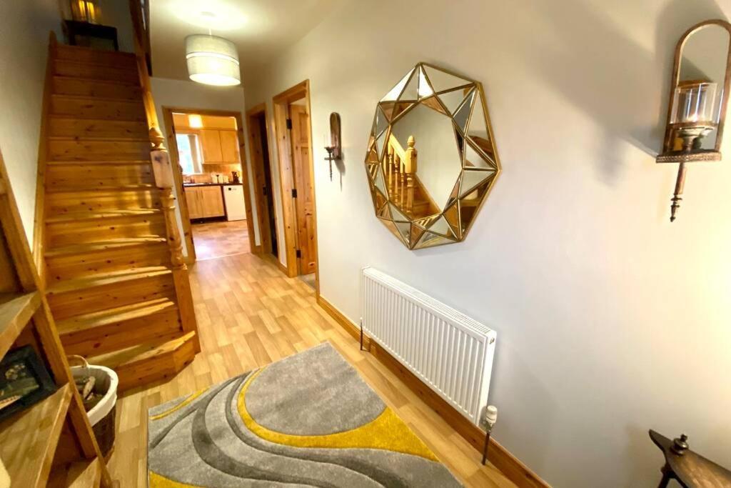 3 Bedroom House Located In Centre Of Carndonagh Buitenkant foto